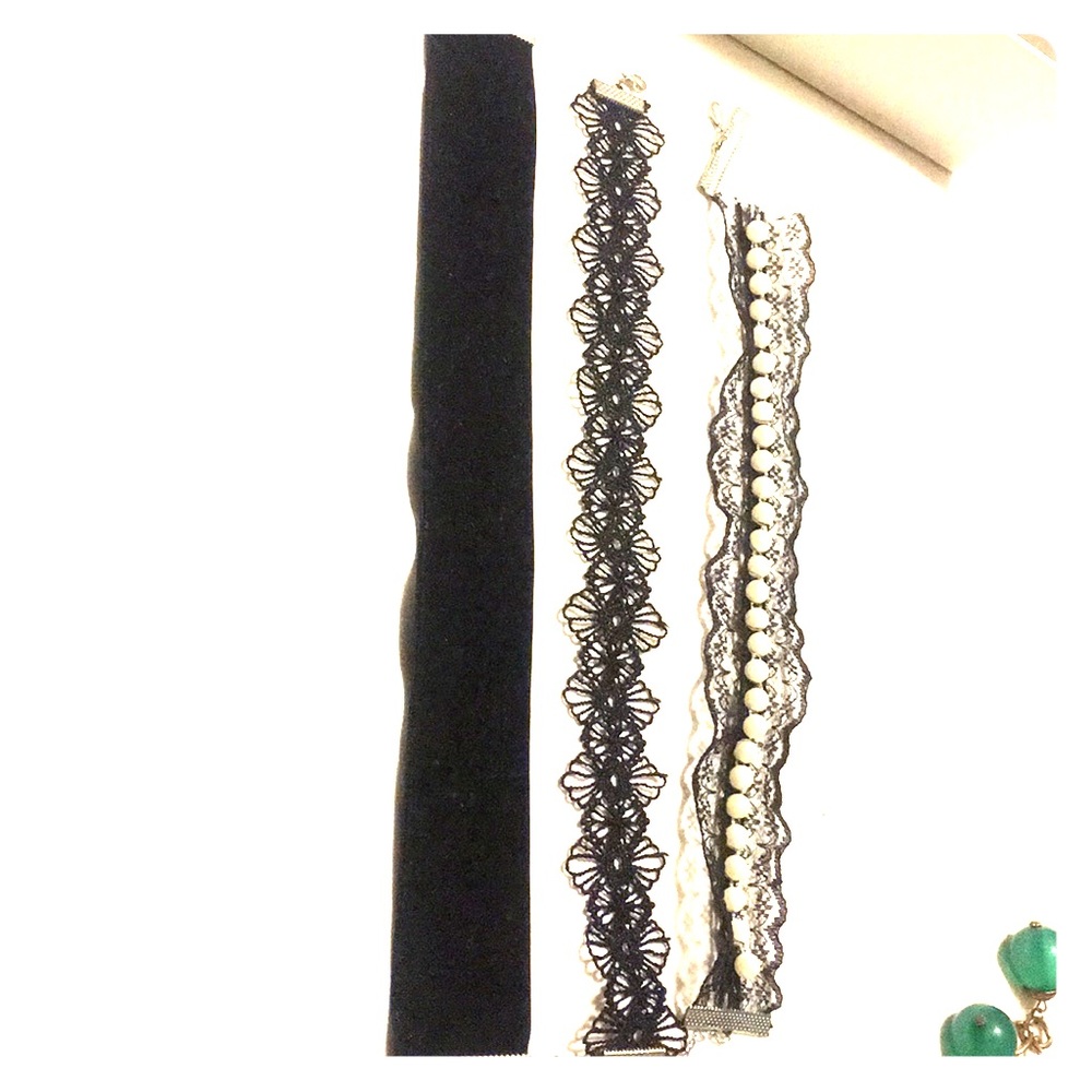 Pearl choker, black velvet and lace choker